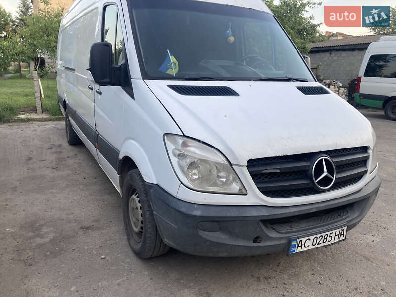 Грузовой фургон Mercedes-Benz Sprinter 2010 в 
