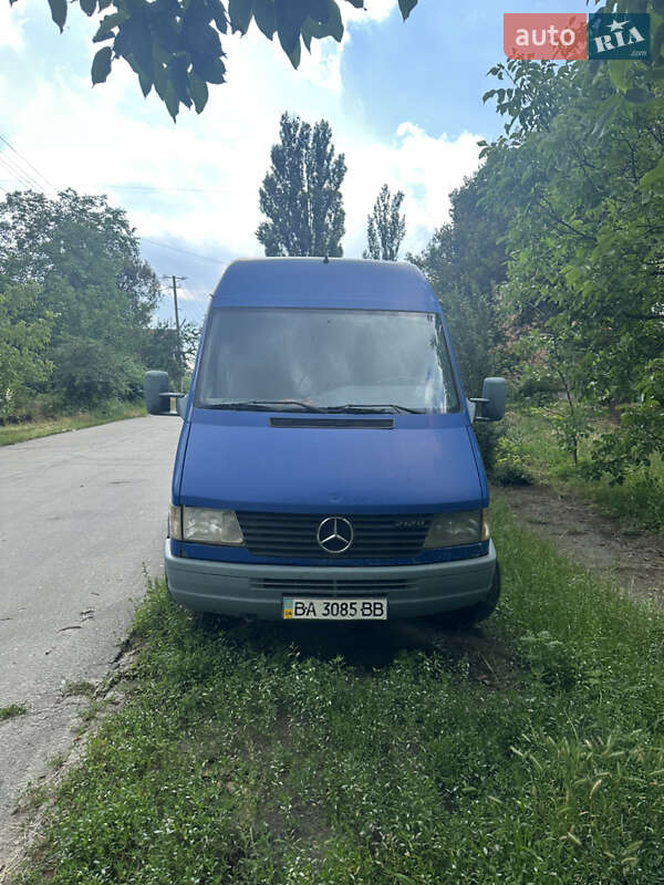 Грузовой фургон Mercedes-Benz Sprinter 1997 в Светловодске