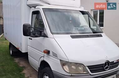 Грузовой фургон Mercedes-Benz Sprinter 2000 в 