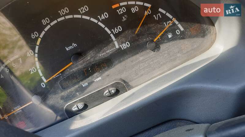 Грузовой фургон Mercedes-Benz Sprinter 2001 в Чернигове