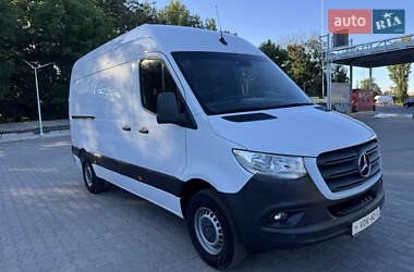 Грузовой фургон Mercedes-Benz Sprinter 2019 в 
