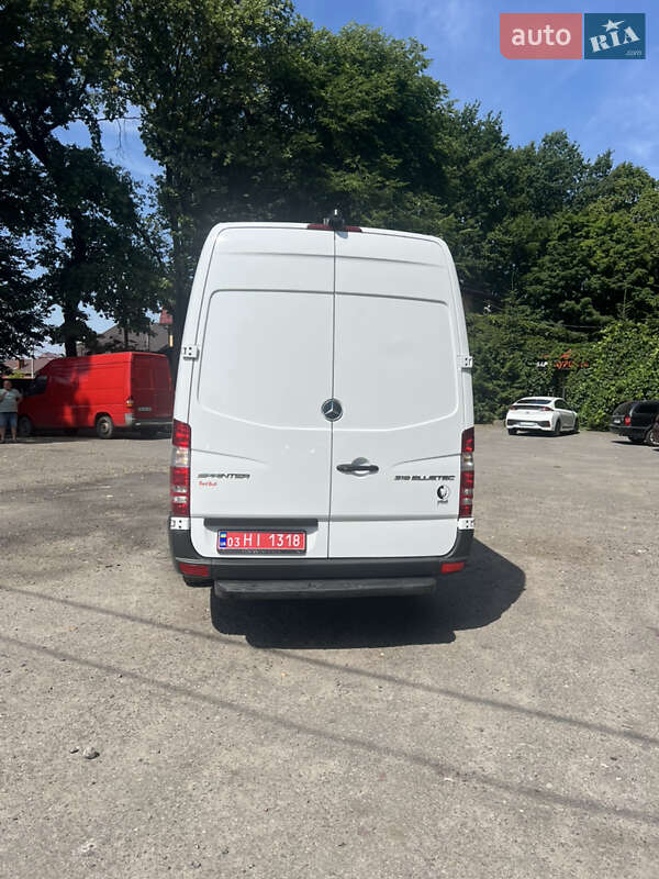 Вантажний фургон Mercedes-Benz Sprinter 2015 в Вінниці