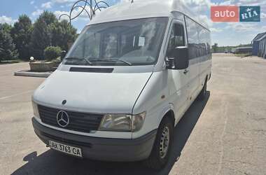 Пригородный автобус Mercedes-Benz Sprinter 2000 в 