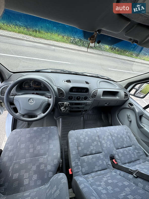 Вантажний фургон Mercedes-Benz Sprinter 2005 в Рівному