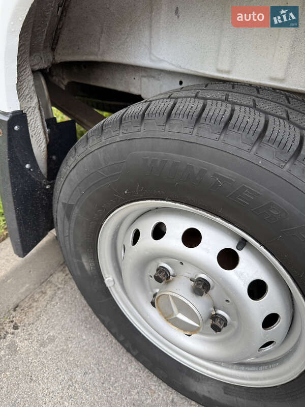 Вантажний фургон Mercedes-Benz Sprinter 2005 в Рівному