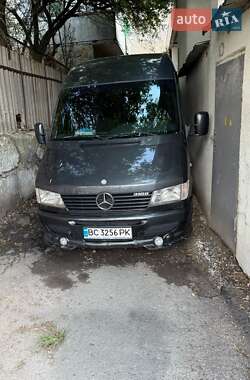 Вантажопасажирський фургон Mercedes-Benz Sprinter 1998 в Львові
