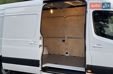 Грузовой фургон Mercedes-Benz Sprinter 2020 в 
