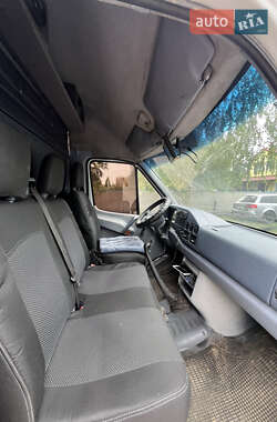 Грузовой фургон Mercedes-Benz Sprinter 2000 в 