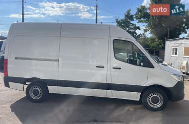 Грузовой фургон Mercedes-Benz Sprinter 2022 в 