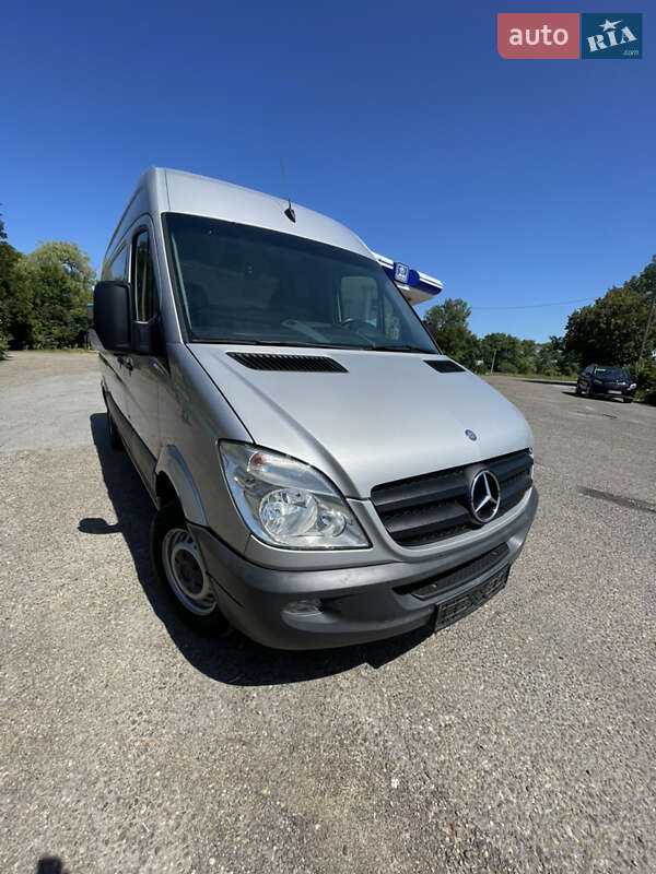 Грузовой фургон Mercedes-Benz Sprinter 2012 в Черновцах