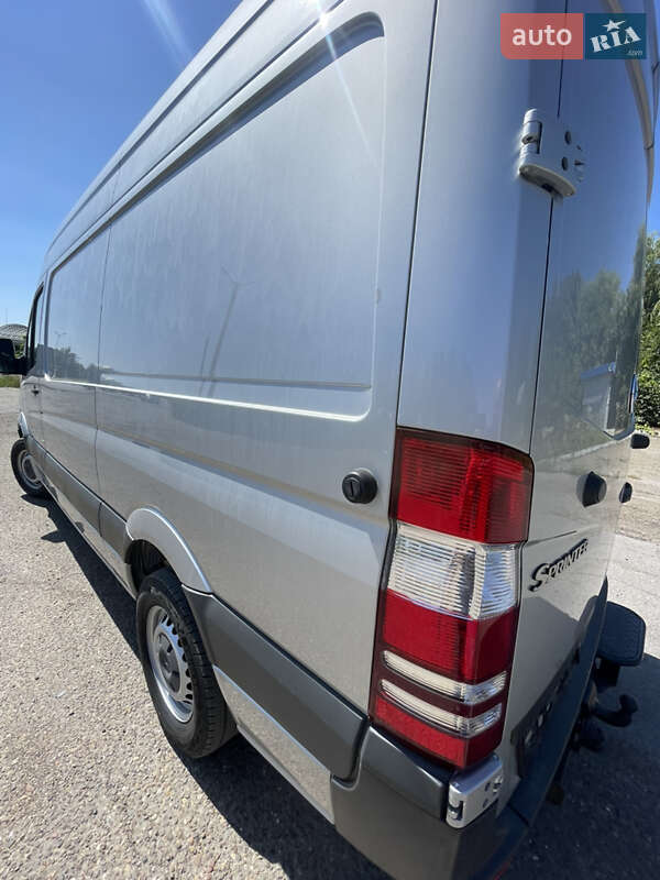 Грузовой фургон Mercedes-Benz Sprinter 2012 в Черновцах