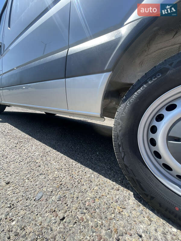 Грузовой фургон Mercedes-Benz Sprinter 2012 в Черновцах