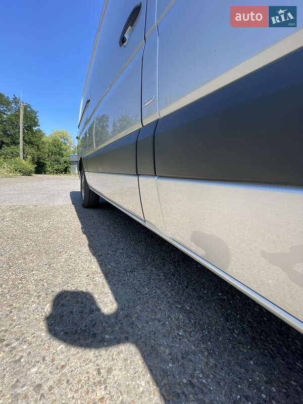 Грузовой фургон Mercedes-Benz Sprinter 2012 в Черновцах