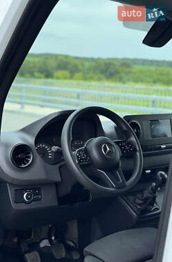 Грузовой фургон Mercedes-Benz Sprinter 2022 в 