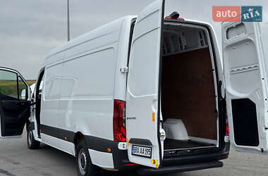 Грузовой фургон Mercedes-Benz Sprinter 2022 в 