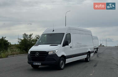 Грузовой фургон Mercedes-Benz Sprinter 2022 в 