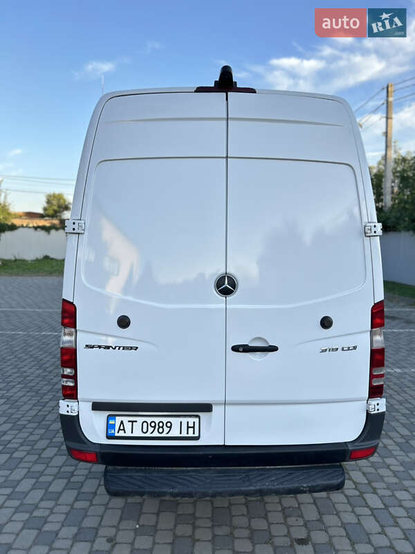 Вантажопасажирський фургон Mercedes-Benz Sprinter 2015 в Івано-Франківську
