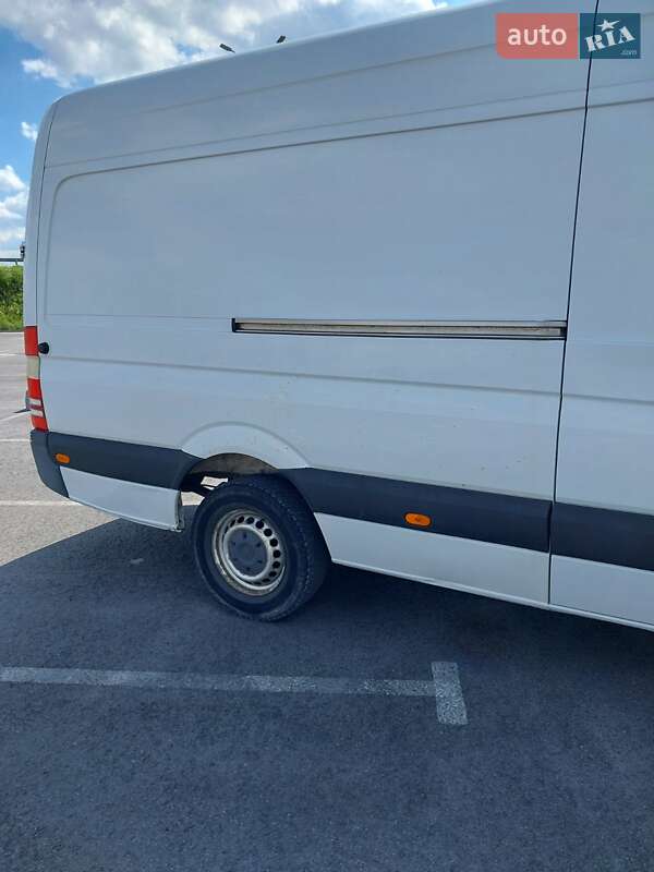 Грузовой фургон Mercedes-Benz Sprinter 2013 в Львове