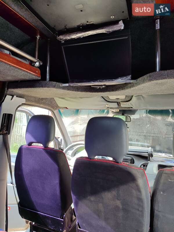 Пригородный автобус Mercedes-Benz Sprinter 2000 в Чорткове