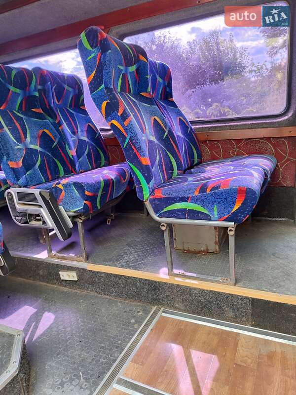 Пригородный автобус Mercedes-Benz Sprinter 2000 в Чорткове