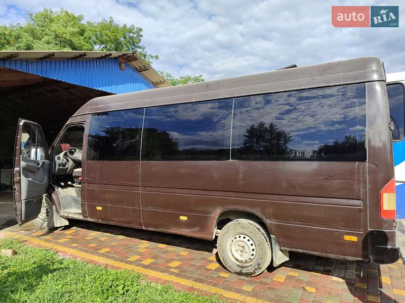 Пригородный автобус Mercedes-Benz Sprinter 2000 в Чорткове