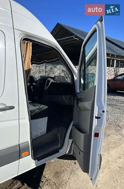 Грузовой фургон Mercedes-Benz Sprinter 2011 в 