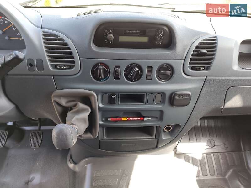 Грузовой фургон Mercedes-Benz Sprinter 2004 в Ровно