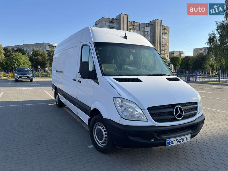 Грузовой фургон Mercedes-Benz Sprinter 2011 в 