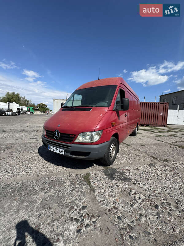 Грузовой фургон Mercedes-Benz Sprinter 2005 в 