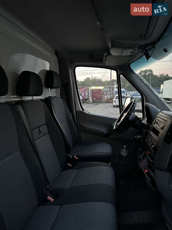 Грузовой фургон Mercedes-Benz Sprinter 2012 в Львове