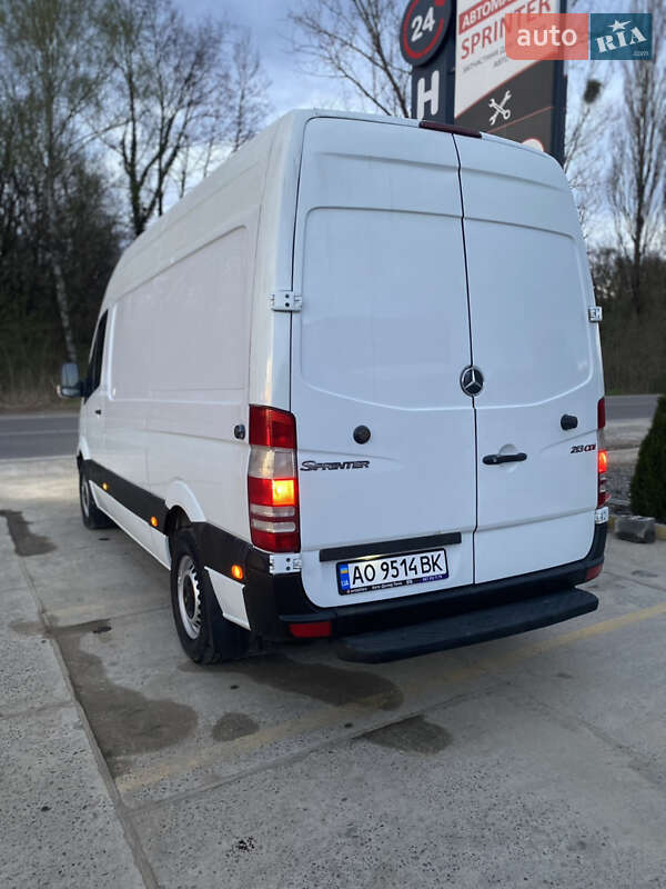 Грузовой фургон Mercedes-Benz Sprinter 2009 в 