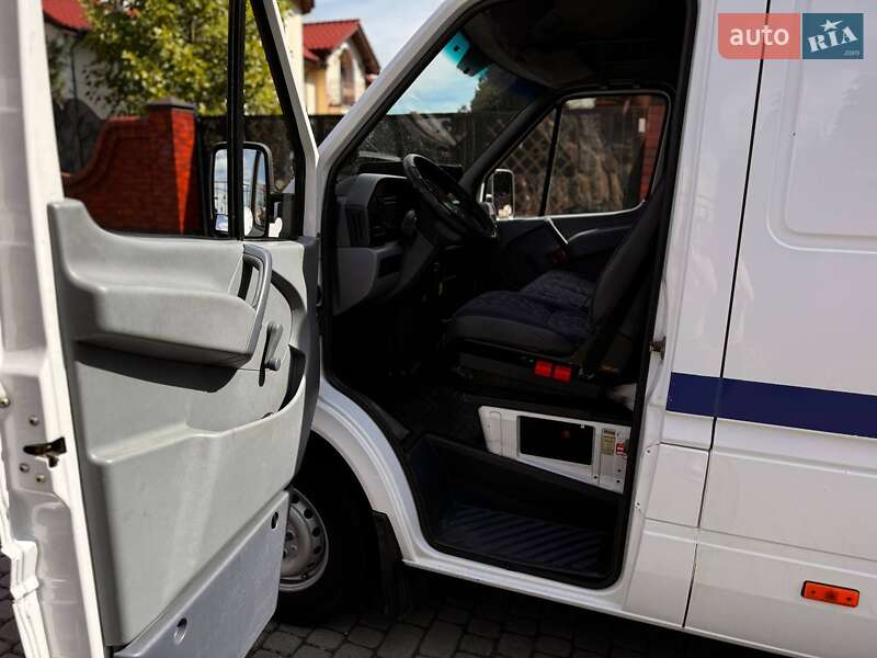 Грузовой фургон Mercedes-Benz Sprinter 1999 в Львове
