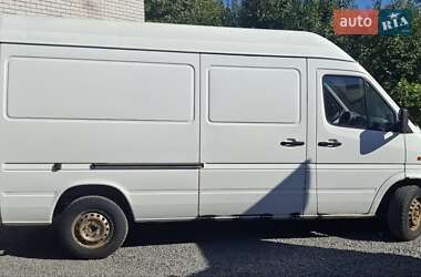 Грузовой фургон Mercedes-Benz Sprinter 2000 в 