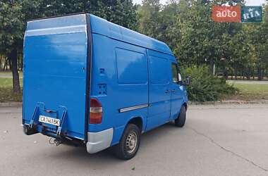 Грузовой фургон Mercedes-Benz Sprinter 2000 в 