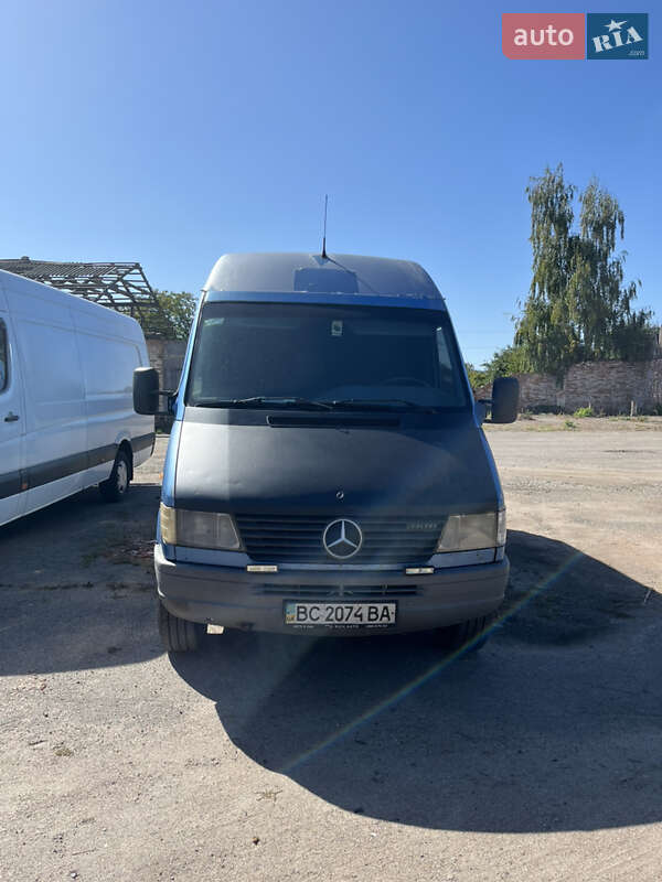 Вантажний фургон Mercedes-Benz Sprinter 1996 в Лубнах