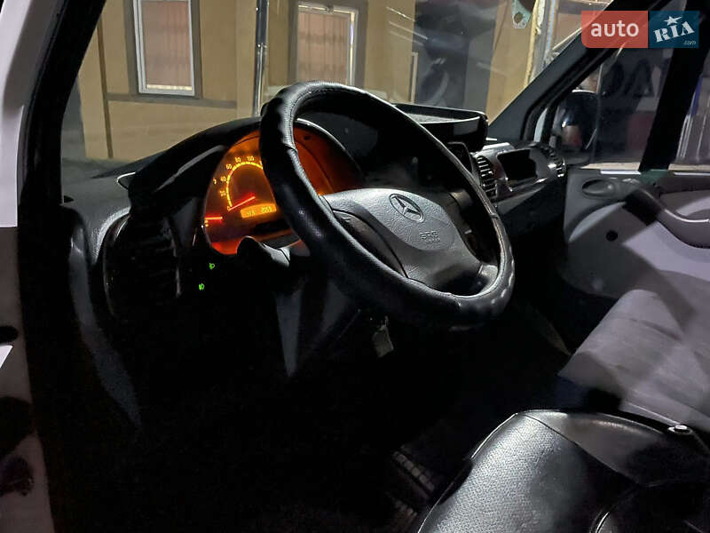 Грузовой фургон Mercedes-Benz Sprinter 2001 в Ярмолинцах