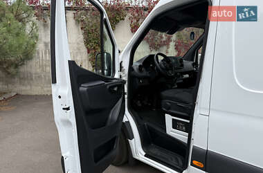 Грузовой фургон Mercedes-Benz Sprinter 2021 в 