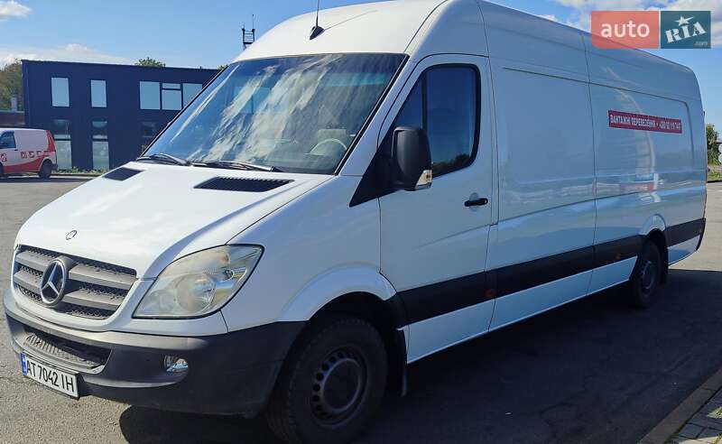 Грузовой фургон Mercedes-Benz Sprinter 2010 в 