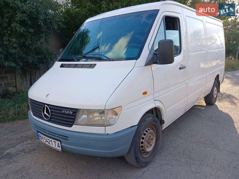 Грузовой фургон Mercedes-Benz Sprinter 1999 в 