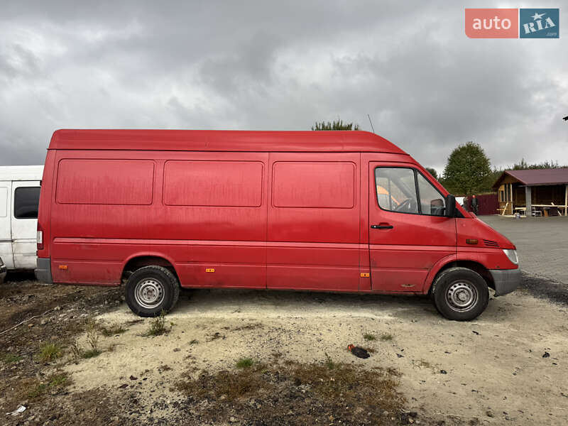Грузовой фургон Mercedes-Benz Sprinter 2004 в 