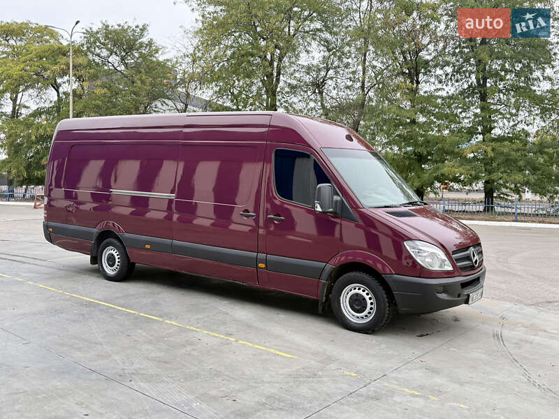 Грузовой фургон Mercedes-Benz Sprinter 2010 в 