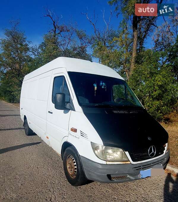 Грузовой фургон Mercedes-Benz Sprinter 2005 в 