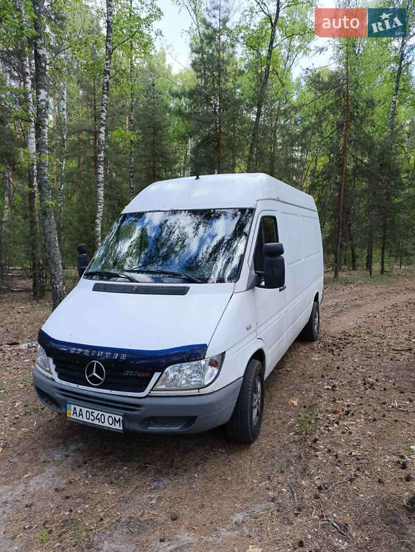 Микроавтобус грузовой (до 3,5т) Mercedes-Benz Sprinter 2004 в 