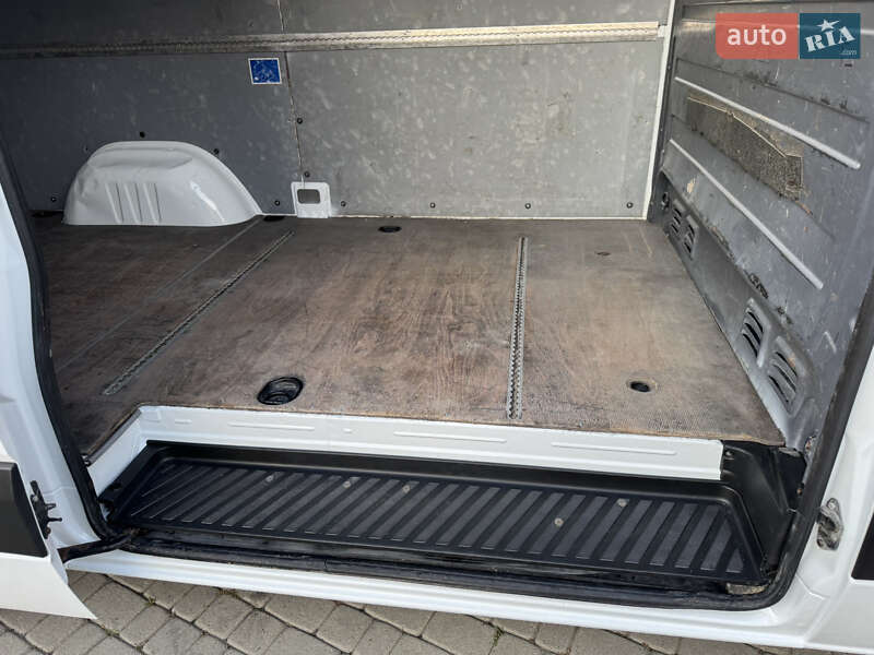 Вантажний фургон Mercedes-Benz Sprinter 2015 в Іршаві