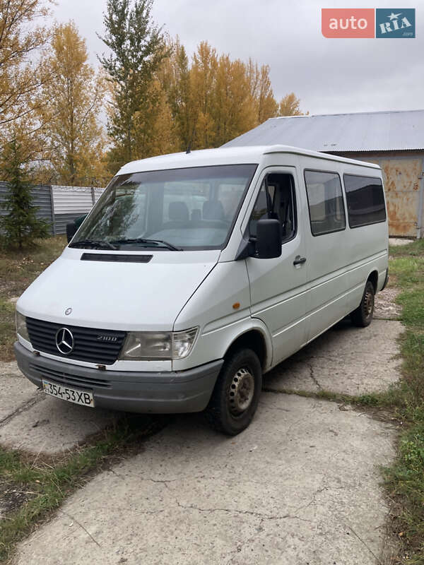 Вантажопасажирський фургон Mercedes-Benz Sprinter 1998 в Полтаві