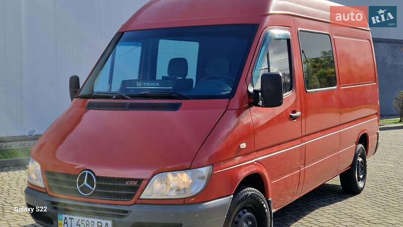Вантажопасажирський фургон Mercedes-Benz Sprinter 2005 в Івано-Франківську
