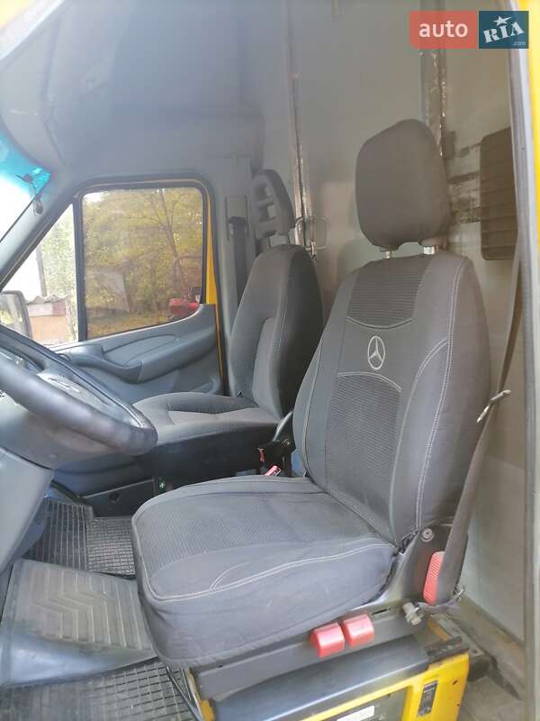 Грузовой фургон Mercedes-Benz Sprinter 2001 в Жашкове