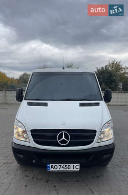 Грузовой фургон Mercedes-Benz Sprinter 2013 в Ужгороде