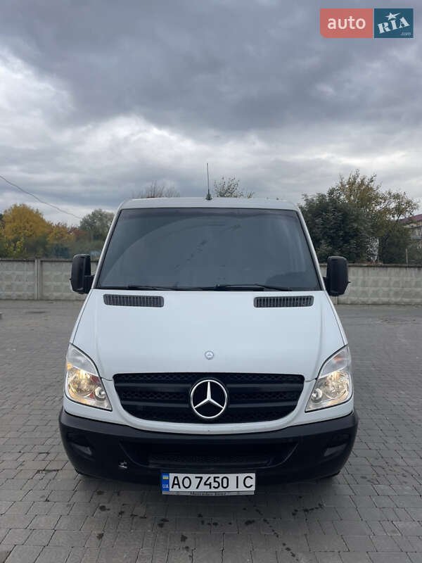 Вантажний фургон Mercedes-Benz Sprinter 2013 в Ужгороді