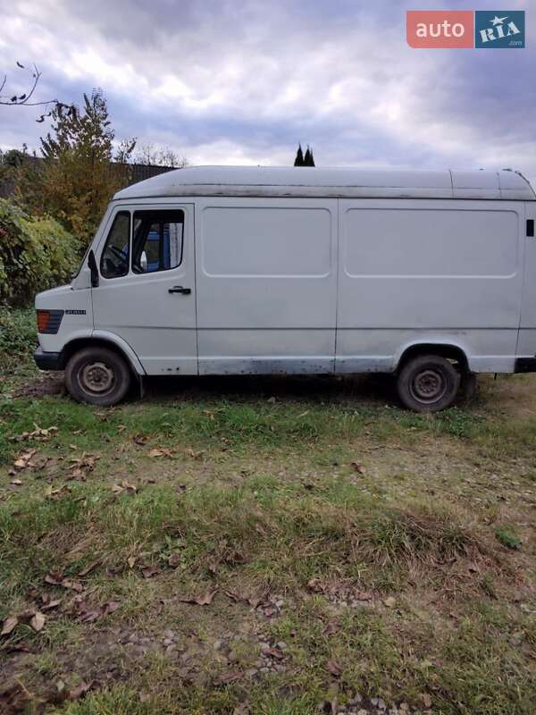 Вантажний фургон Mercedes-Benz Sprinter 1994 в Калуші